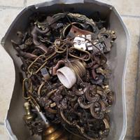 Anticaglie, serrature, cerniere, chiavi