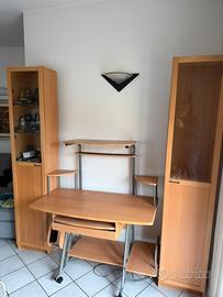 Tavolo /scrivania per computer e porta cd