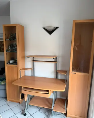 Tavolo /scrivania per computer e porta cd