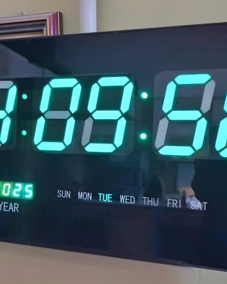 Orologio,sceglia calendario e termometro ambiente 