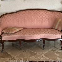 Divano stile Inglese corredato da tre sedie stesso