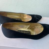 Scarpe decollete’ nere eleganti