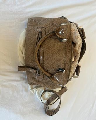 Borsa della Guess con tracolla