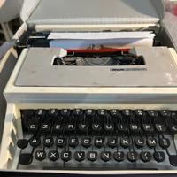 Macchina da scrivere olivetti  lettera 27