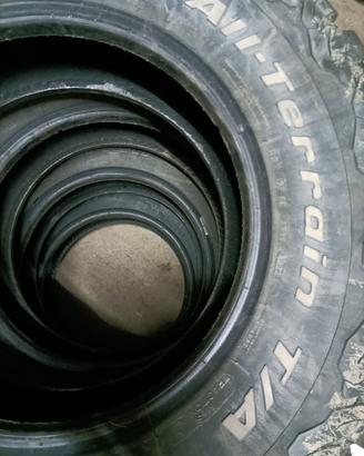  4 BF Goodrich All-Terrain 245/70 r16 T/A
