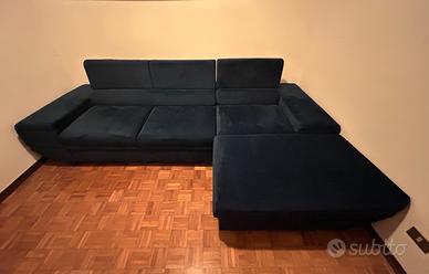 Grande e comodo divano