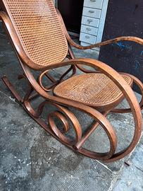 Sedia a dondolo antica