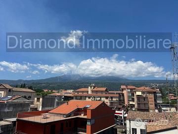 Appartamento ascensorato con garage a Giarre