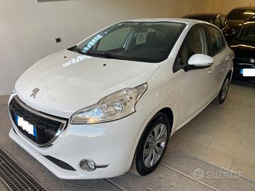 Peugeot 208 1.2 82 CV 61.000 KM! FULL DISTRIBUZION