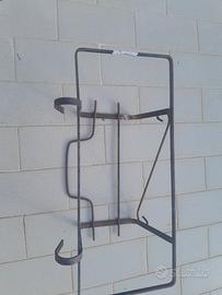Portavasi da balcone in ferro.