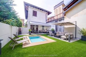 CARONNO VARESINO - CASA INDIPENDENTE CON GIARDINO