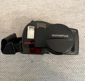 Fotocamera a pellicola vintage Olympus AZ-300.