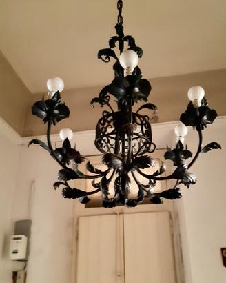 Lampadario in ferro battuto a sei luci