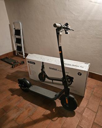 Monopattino elettrico Ninebot KickScooter F25I