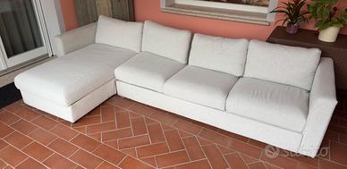 Divano 4 posti con chaise longue e scomparto