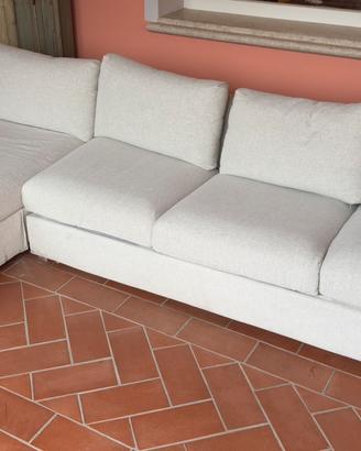 Divano 4 posti con chaise longue e scomparto