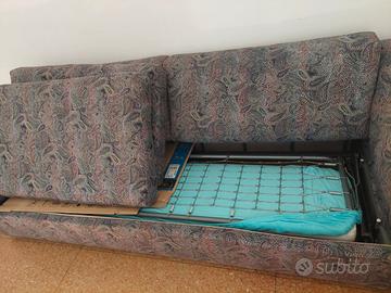 DIVANO IN TESSUTO USATO