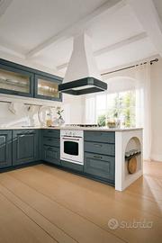 Cucina in Vero Legno Classico con Ante Telaio