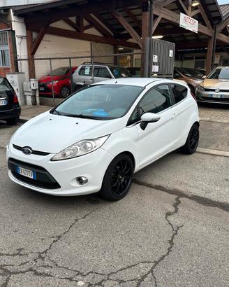 Ford Fiesta 1.4 TDCi 70CV 3 porte Titanium