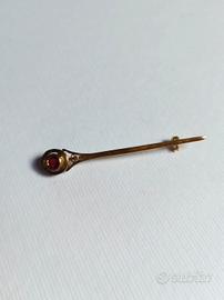 Spilla d'epoca Oro in Giallo 18kt con Granato