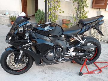 CBR1000RR 2006 Leggi bene