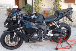 CBR1000RR 2006 Leggi bene