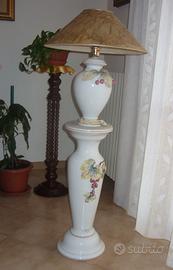 Lume colonna in porcellana, come nuovo.