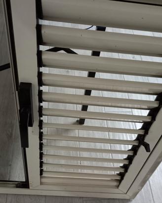 infissi esterni in alluminio senza vetro