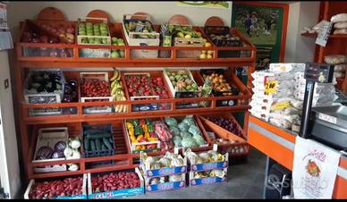 scaffale  arredo frutta e verdura in legno 