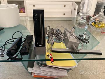 Nintendo Wii nera completa di accessori