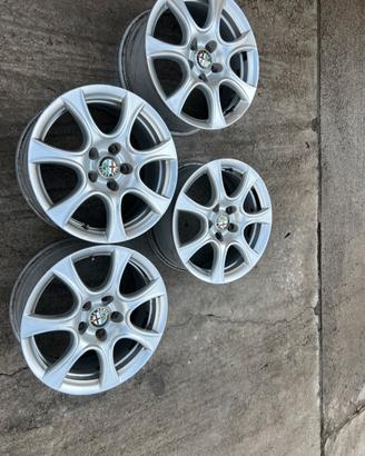 Cerchi in lega da 16 originale alfa romeo