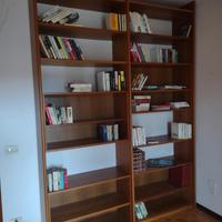 Libreria in legno a giorno