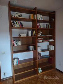 Libreria in legno a giorno