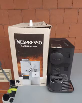 Macchina caffè Nespresso Lattissima One 