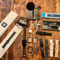 Apple Watch Series 8 45 mm con tante accessori