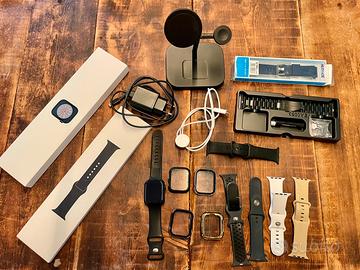 Apple Watch Series 8 45 mm con tante accessori