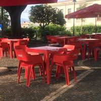 Tavoli e sedie +2ombrelloni 3x3 peroni