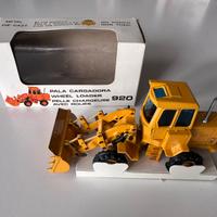 Modellino pala gommata Caterpillar 920