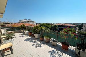 Se c erchi un attico di ampia metratura chiamaci