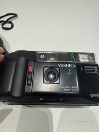 Yashica fotocamera analogica 35mm vintage con cust