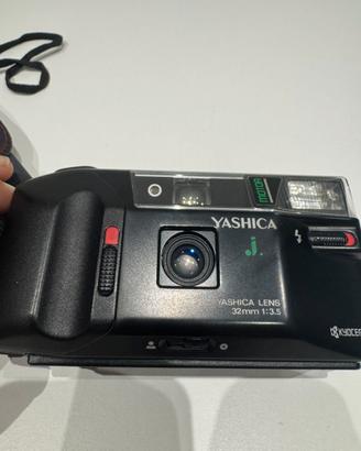 Yashica fotocamera analogica 35mm vintage con cust