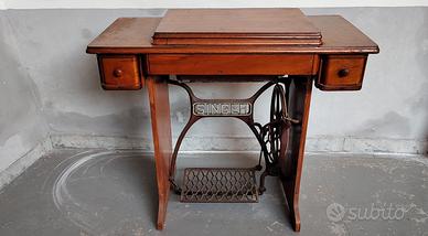 Macchina per cucire d'epoca (Singer)