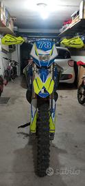 Husqvarna WR 250 2t .