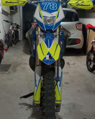 Husqvarna WR 250 2t .