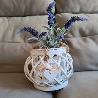 vaso intrecciato shabby chic bianco con lavanda 