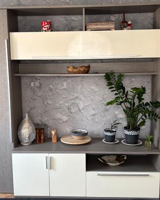 Parete soggiorno IKEA con mobile TV e armadi – ott