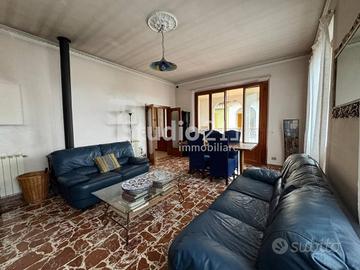 Appartamento di 155 m² con 5 locali e box auto a C