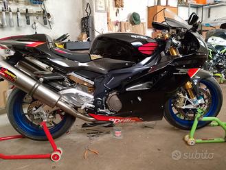 Aprilia rsv 1000 factory Vendita in Moto e scooter