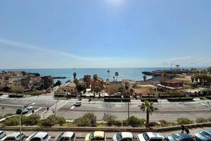 Appartamento di 185 m² con più di 5 locali a Catan