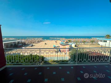 Porzione di vila sul mare rif. FR402